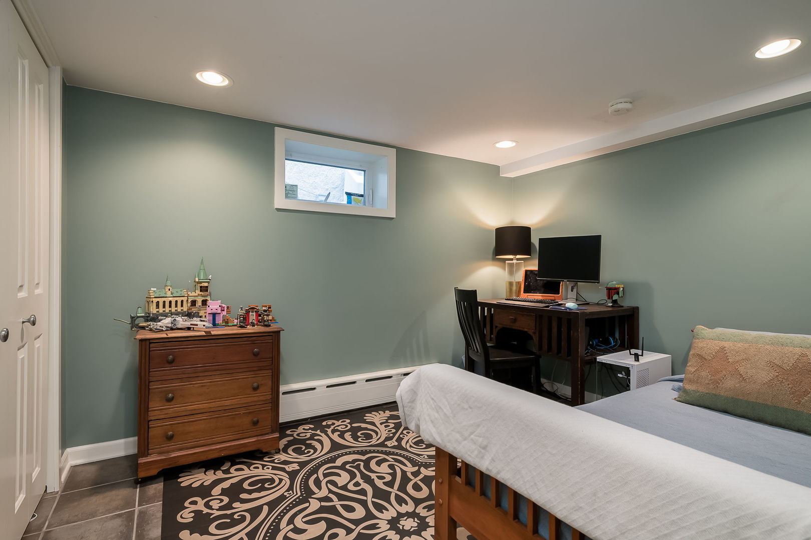 River Forest, Illinois 60305, United States, 3 Bedrooms Bedrooms, ,4 BathroomsBathrooms,Residential,Contingent,246347