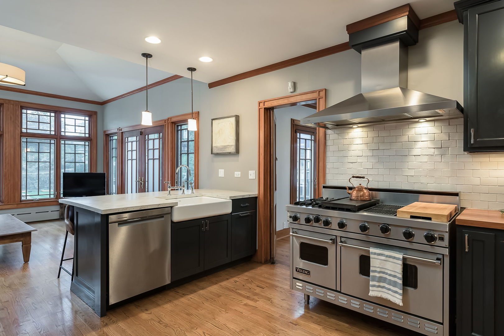 River Forest, Illinois 60305, United States, 3 Bedrooms Bedrooms, ,4 BathroomsBathrooms,Residential,Contingent,246347