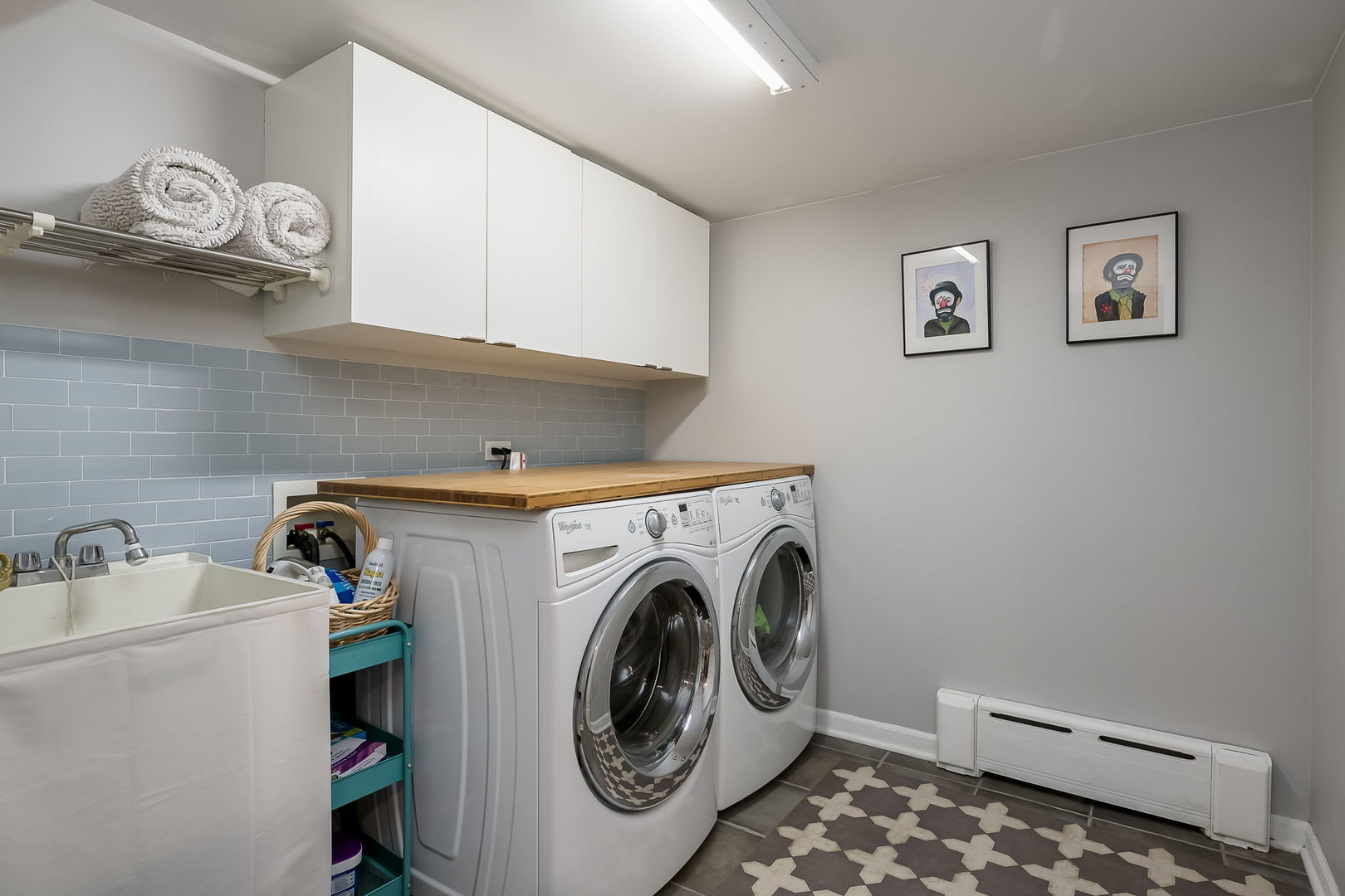 River Forest, Illinois 60305, United States, 3 Bedrooms Bedrooms, ,4 BathroomsBathrooms,Residential,Contingent,246347