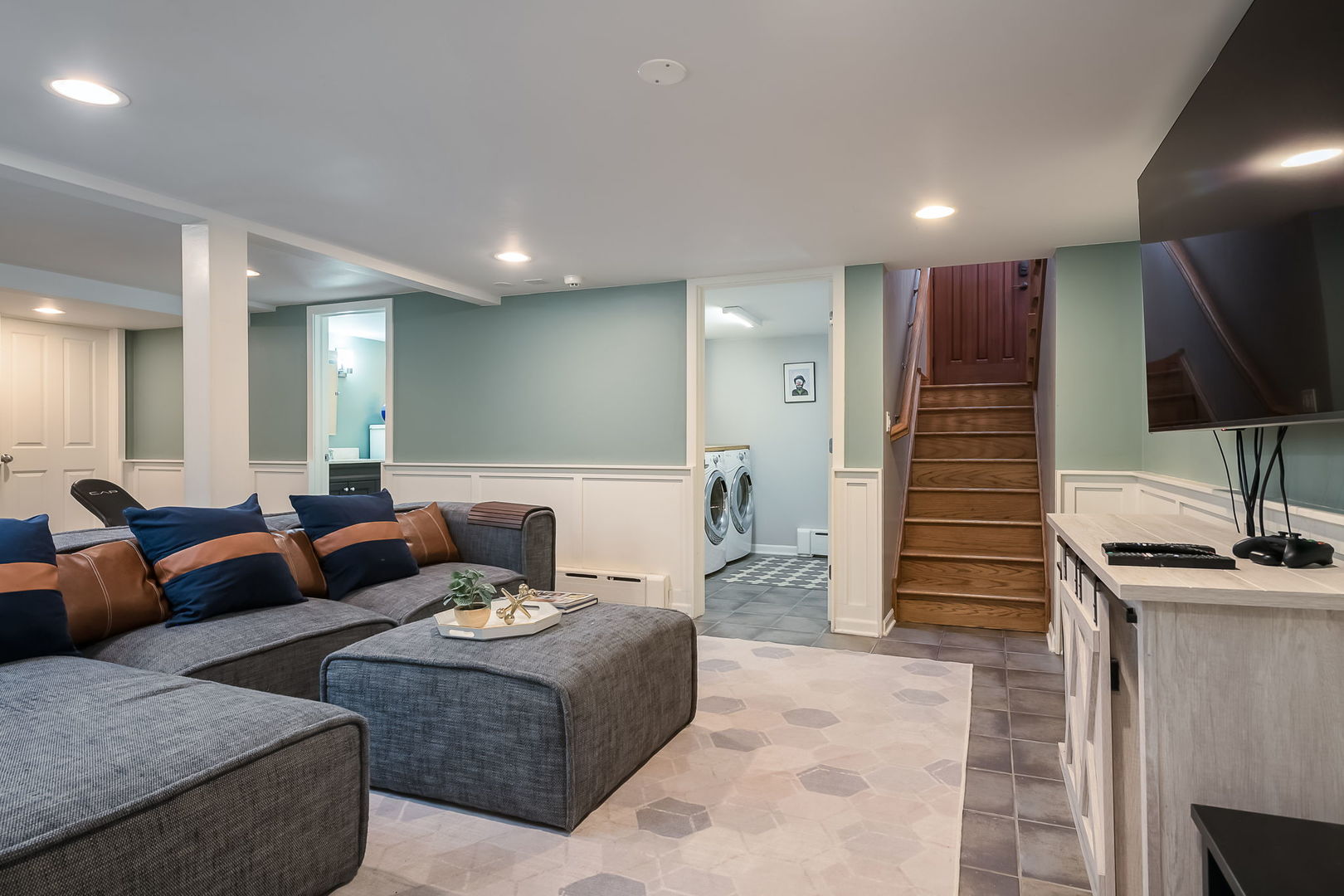 River Forest, Illinois 60305, United States, 3 Bedrooms Bedrooms, ,4 BathroomsBathrooms,Residential,Contingent,246347