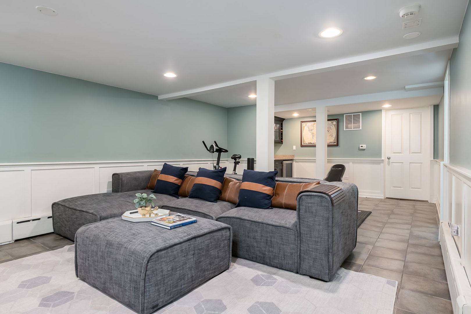 River Forest, Illinois 60305, United States, 3 Bedrooms Bedrooms, ,4 BathroomsBathrooms,Residential,Contingent,246347