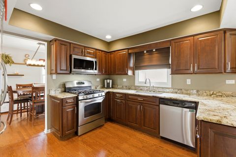 Tiny photo for 6900 Olde Gatehouse Road, Tinley Park, IL 60477 (MLS # 12619889)