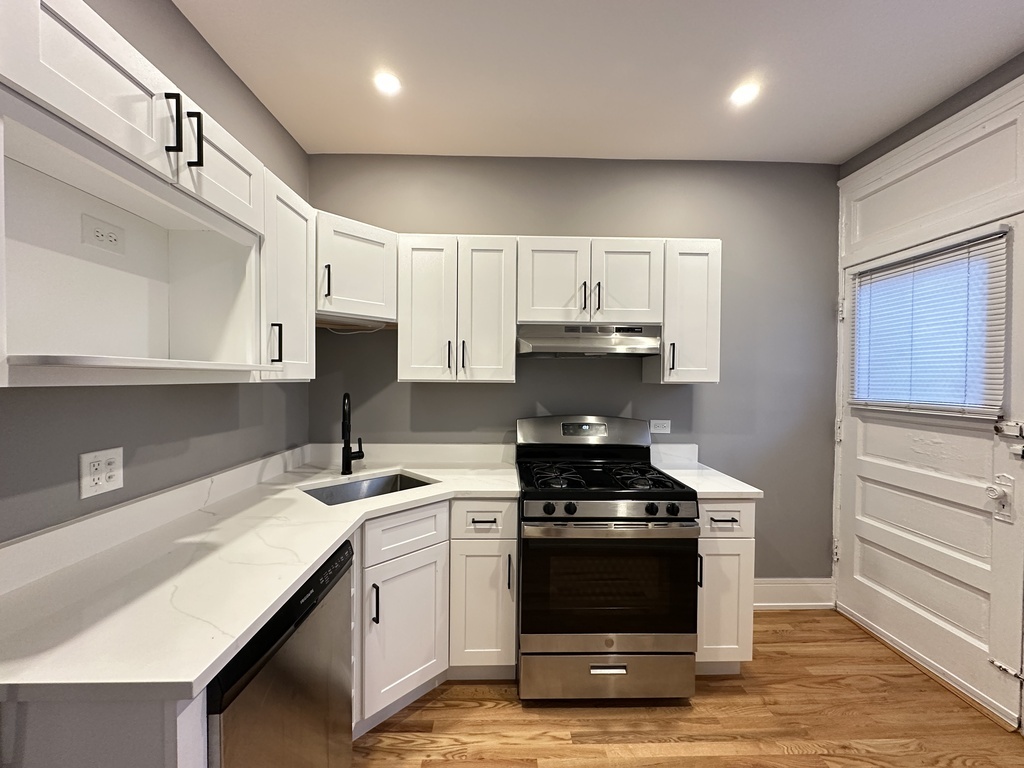 639 W Cornelia Avenue 2S