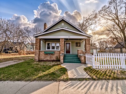 Photo of 1318 6TH Avenue, Rockford, IL 61104 (MLS # 12525856)