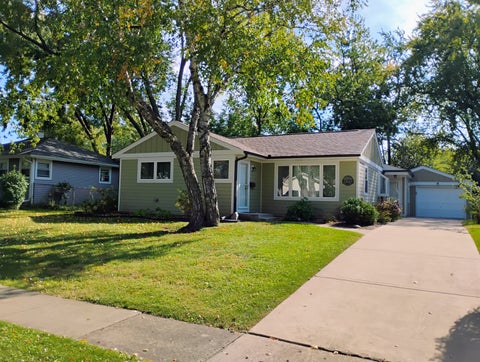 Photo of 2805 Sigwalt Street, Rolling Meadows, IL 60008 (MLS # 12793351)