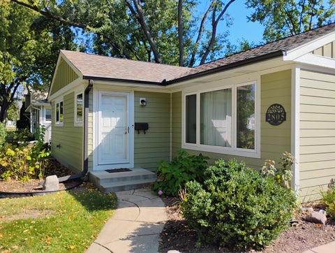 Tiny photo for 2805 Sigwalt Street, Rolling Meadows, IL 60008 (MLS # 12793351)