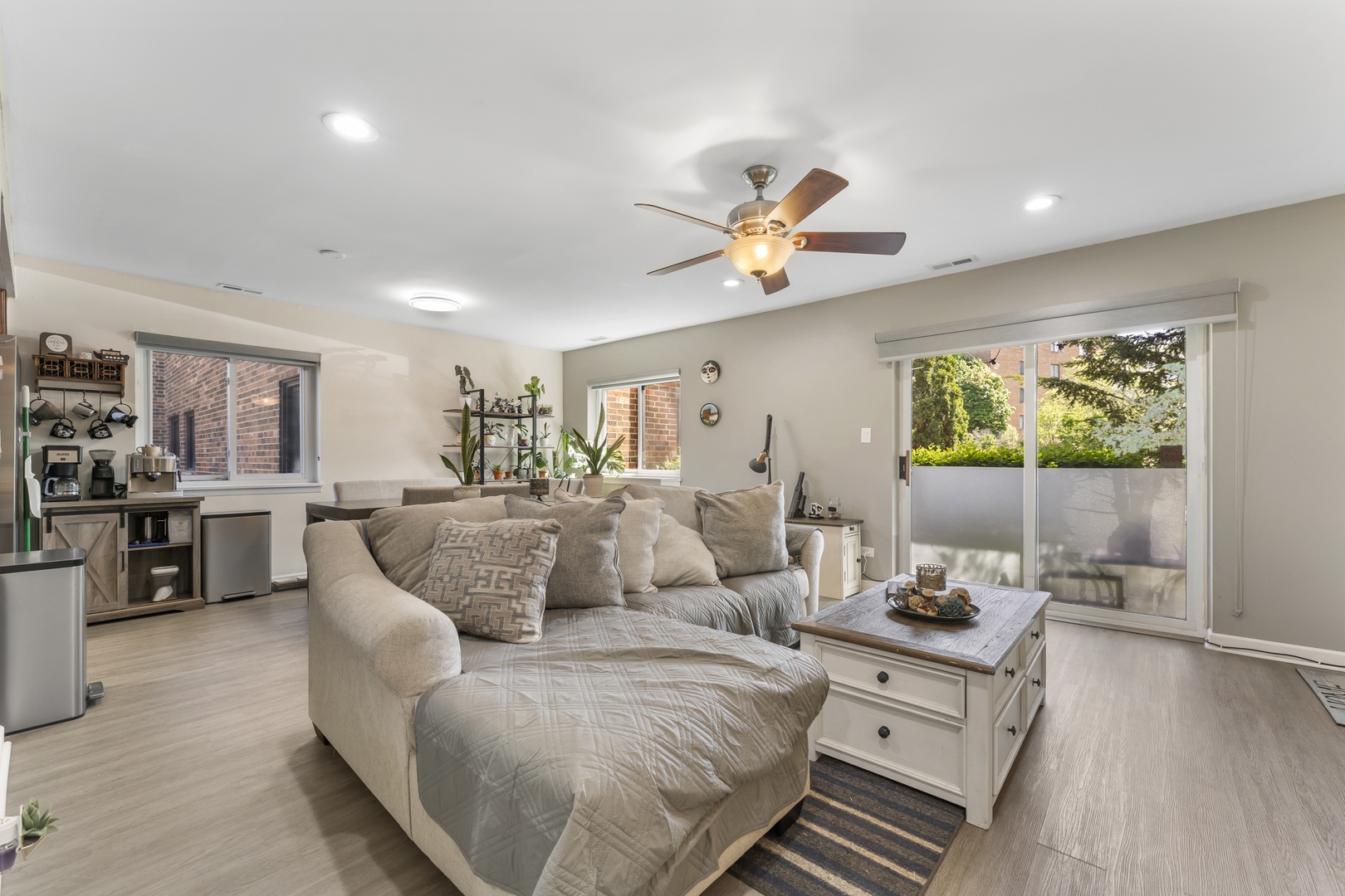 1787 W Algonquin Road 1B