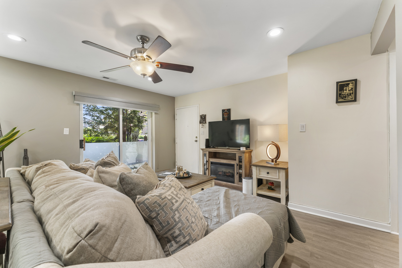 1787 W Algonquin Road 1B