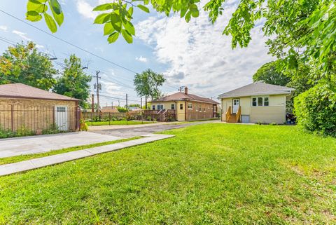 Tiny photo for 1627 N Narragansett Avenue, Chicago, IL 60639 (MLS # 12481481)