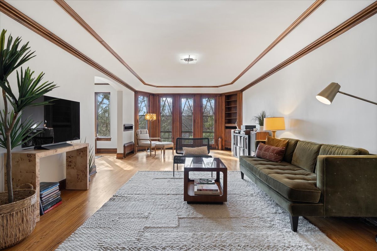 304 N Grove Avenue 3B