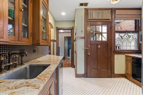 Tiny photo for 304 N Grove Avenue #3B, Oak Park, IL 60302 (MLS # 12599293)