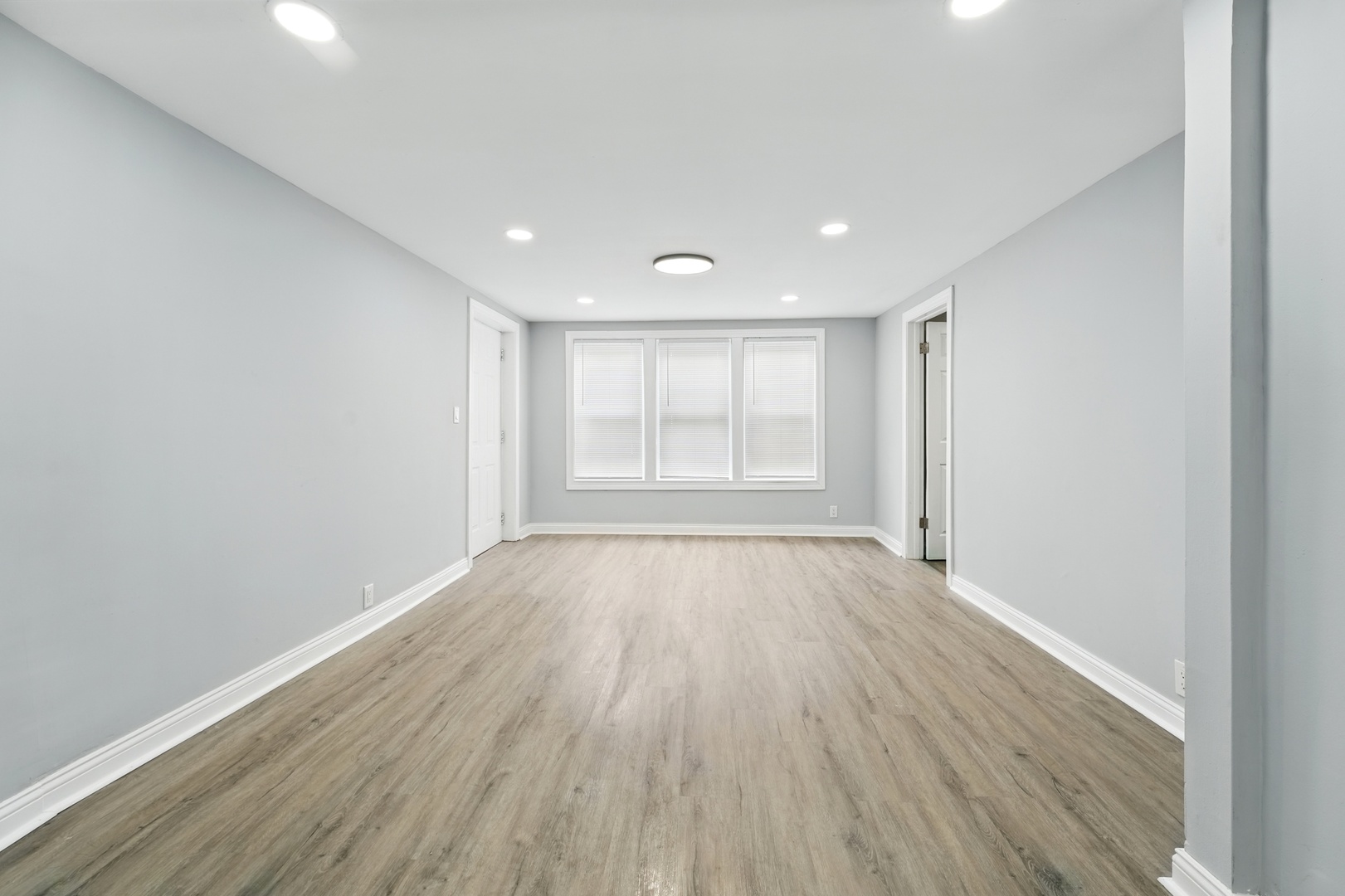 4918 W 28th Place