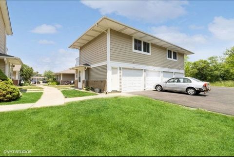 1365 Fremont Drive 12-4 Hanover Park IL 60133