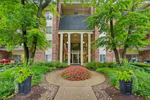 Photo of 4900 Forest Avenue #108, Downers Grove, IL 60515 (MLS # 12583745)