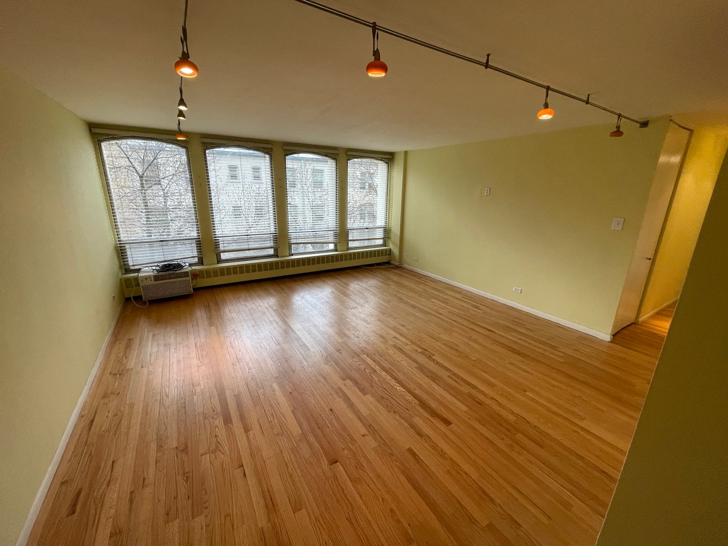 1450 E 55th Place 318S