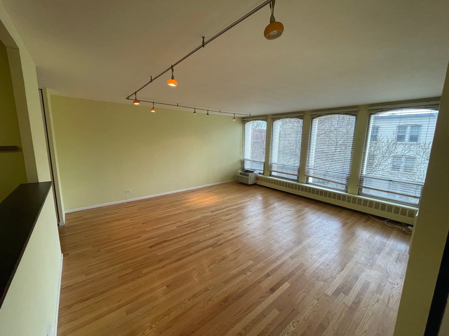 1450 E 55th Place 318S