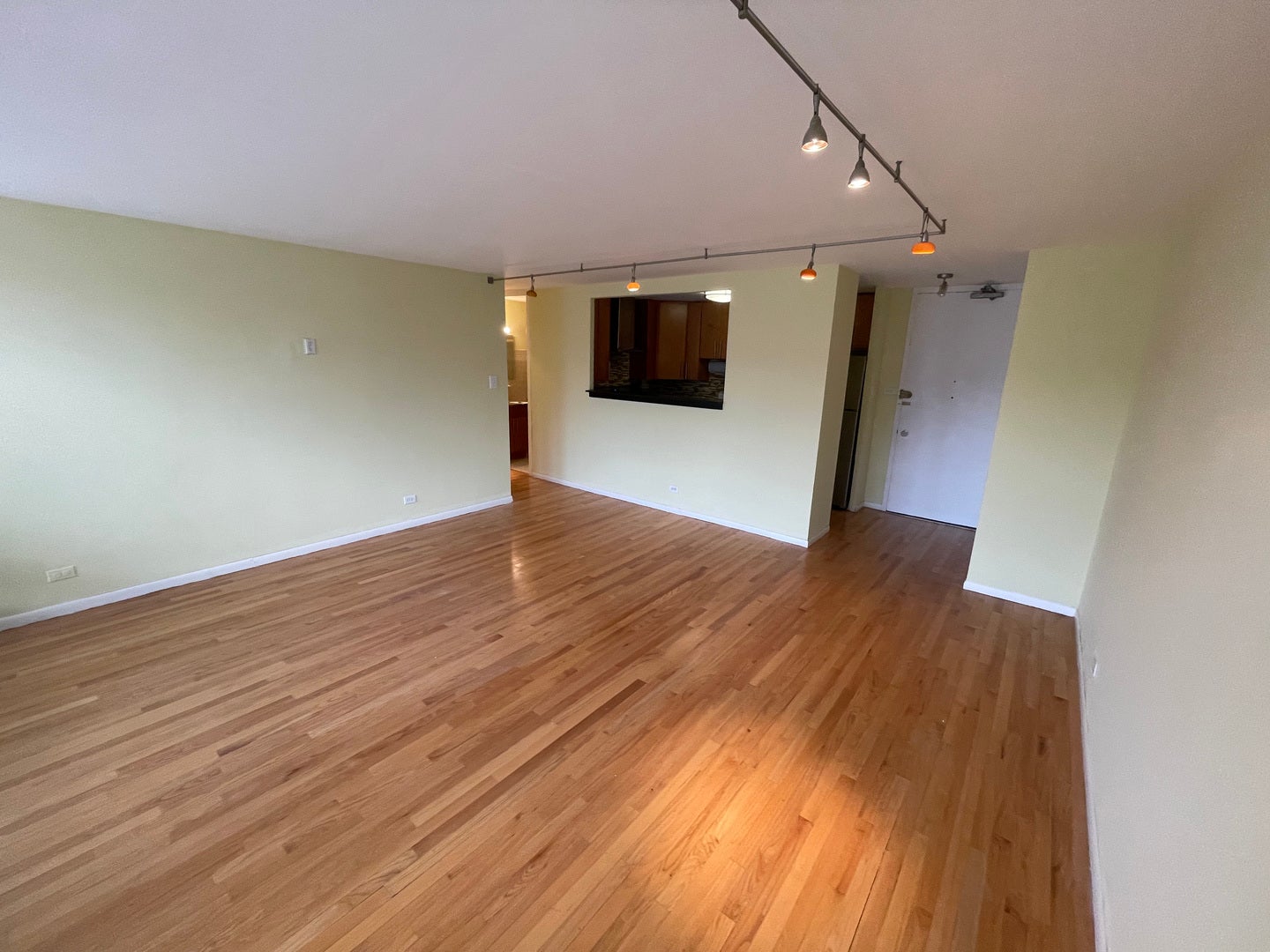 1450 E 55th Place 318S