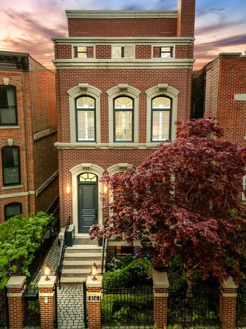 816 W Lill Avenue Chicago IL 60614