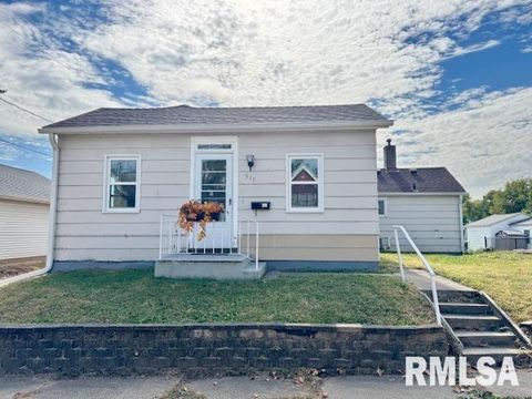 Photo of 511 MAIN Avenue, Clinton, IA 52732 (MLS # 12602523)