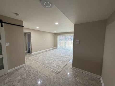 Tiny photo for 9388 Bay Colony Drive #1S, Des Plaines, IL 60016 (MLS # 12542466)