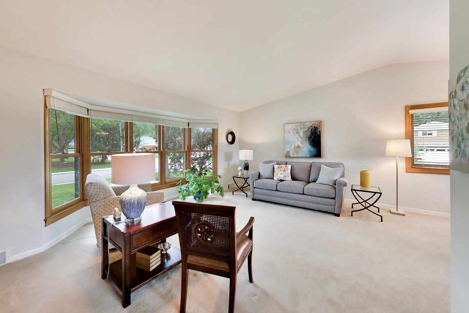 1608 E Jonquil Terrace