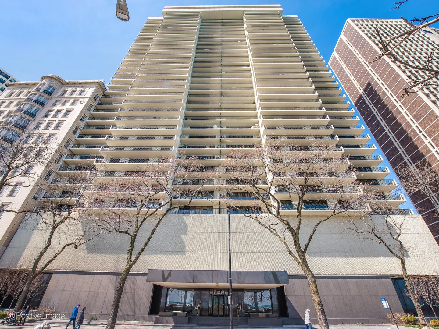 1212 N Lake Shore Drive 16CS
