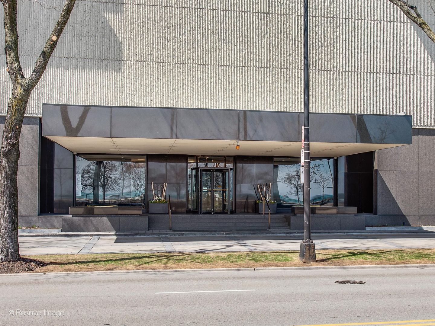 1212 N Lake Shore Drive 16CS