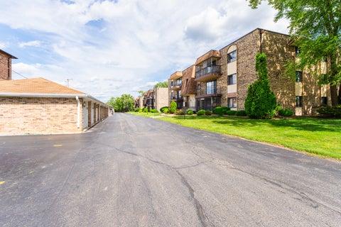 Tiny photo for 4959 134th Place #1A, Crestwood, IL 60418 (MLS # 12682064)