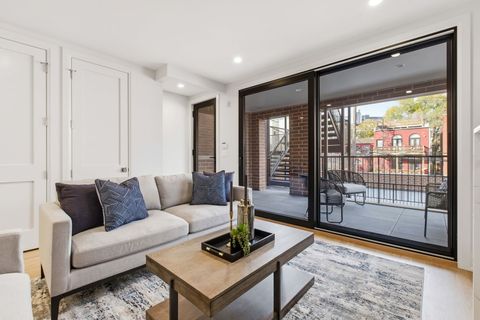 Tiny photo for 908 W Fullerton Avenue #2, Chicago, IL 60614 (MLS # 12513330)