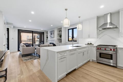 Tiny photo for 908 W Fullerton Avenue #2, Chicago, IL 60614 (MLS # 12513330)