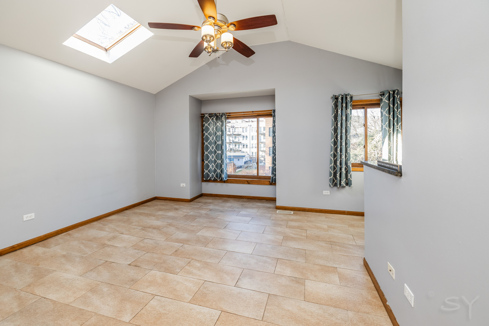 807 S Claremont Avenue 3