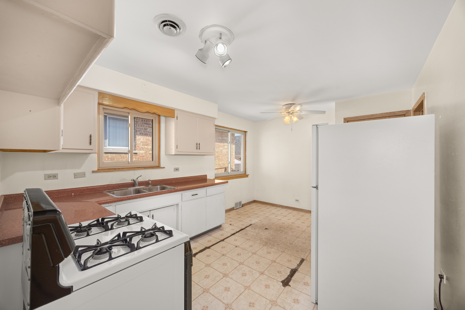 2905 W 102nd Place