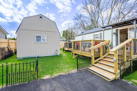Tiny photo for 280 Misty Ridge, McHenry, IL 60051 (MLS # 12611409)
