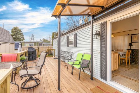 Tiny photo for 280 Misty Ridge, McHenry, IL 60051 (MLS # 12611409)