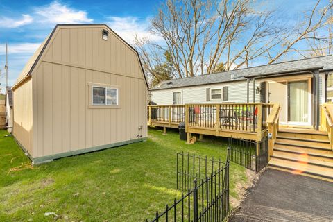 Tiny photo for 280 Misty Ridge, McHenry, IL 60051 (MLS # 12611409)