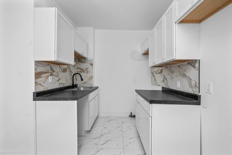 Tiny photo for 1507 W 8 Street, Davenport, IA 52802 (MLS # 12560371)