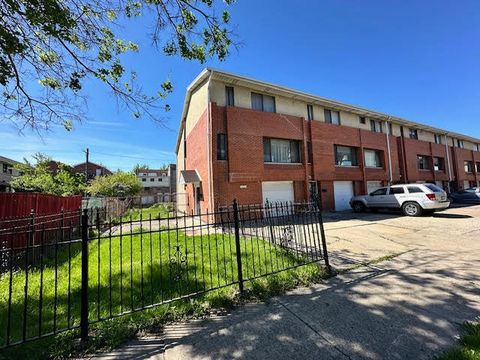 Photo of 611 W 25th Place, Chicago, IL 60616 (MLS # 12509705)