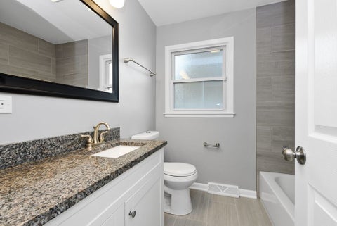Tiny photo for 3914 153rd Street, Midlothian, IL 60445 (MLS # 12677381)