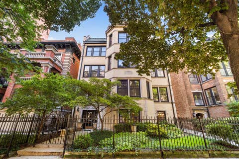 Tiny photo for 635 W Sheridan Road #G, Chicago, IL 60613 (MLS # 12683306)