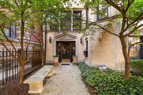Tiny photo for 635 W Sheridan Road #G, Chicago, IL 60613 (MLS # 12683306)