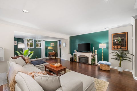 Tiny photo for 635 W Sheridan Road #G, Chicago, IL 60613 (MLS # 12683306)