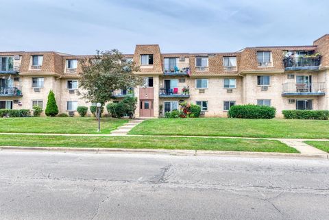 Tiny photo for 256 Shorewood Drive #2C, Glendale Heights, IL 60139 (MLS # 12489563)