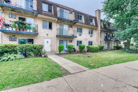 Tiny photo for 256 Shorewood Drive #2C, Glendale Heights, IL 60139 (MLS # 12489563)