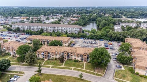 Tiny photo for 256 Shorewood Drive #2C, Glendale Heights, IL 60139 (MLS # 12489563)
