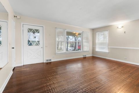 Tiny photo for 4715 W Crystal Lake Road, McHenry, IL 60050 (MLS # 12614430)