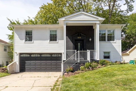 Photo of 690 Macarthur Drive, Buffalo Grove, IL 60089 (MLS # 12755210)