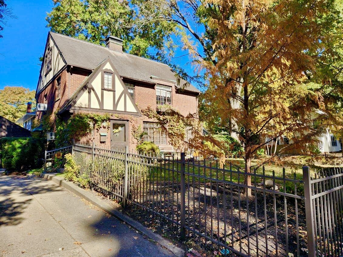 402 W Iowa Street