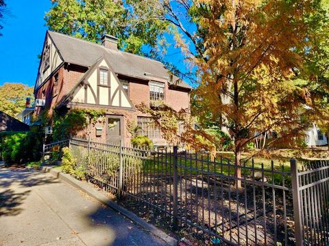 Tiny photo for 402 W Iowa Street, Urbana, IL 61801 (MLS # 12597882)