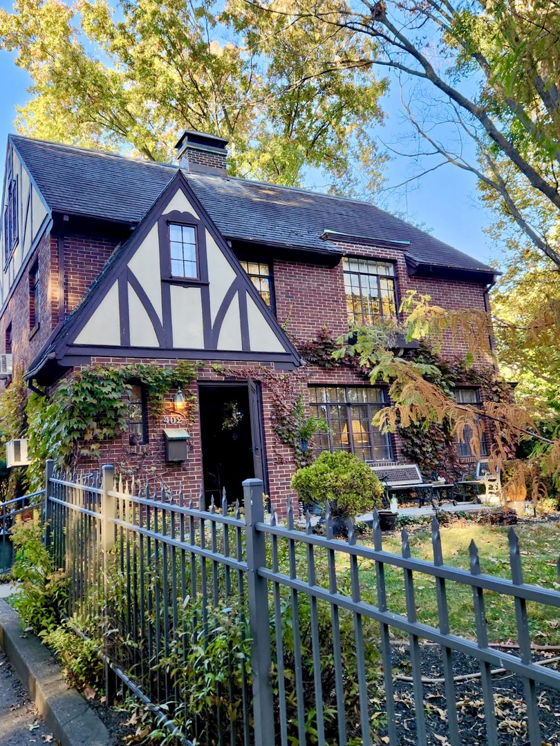 402 W Iowa Street