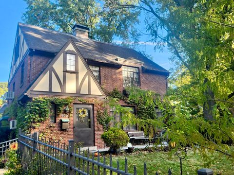 Photo of 402 W Iowa Street, Urbana, IL 61801 (MLS # 12597882)